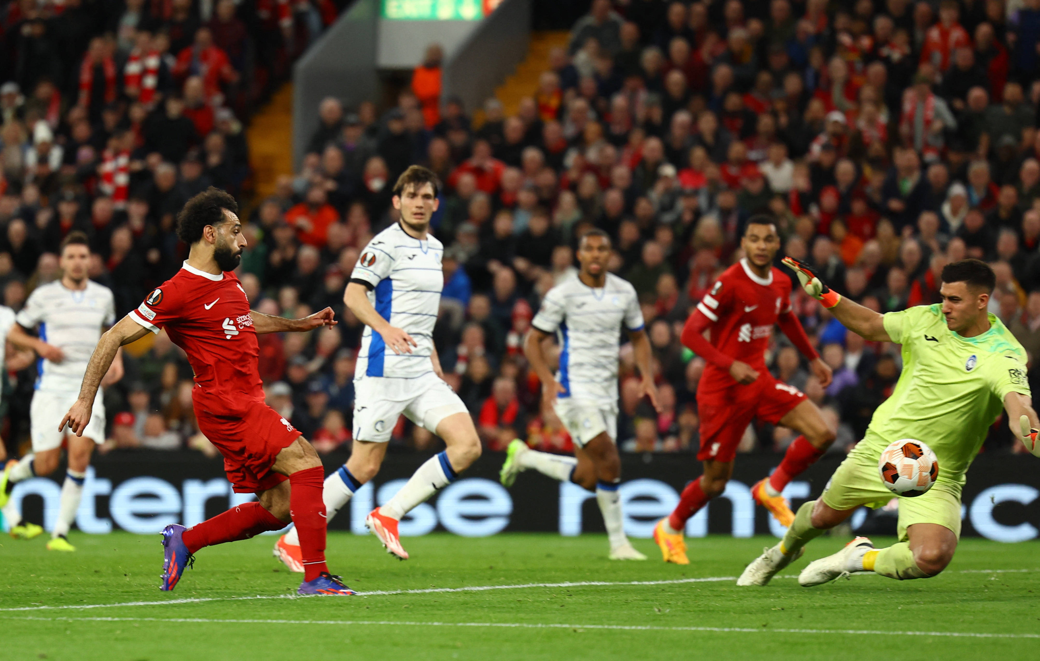 宝威体育平台-利物浦主场大胜伯恩利扩大英超领先优势